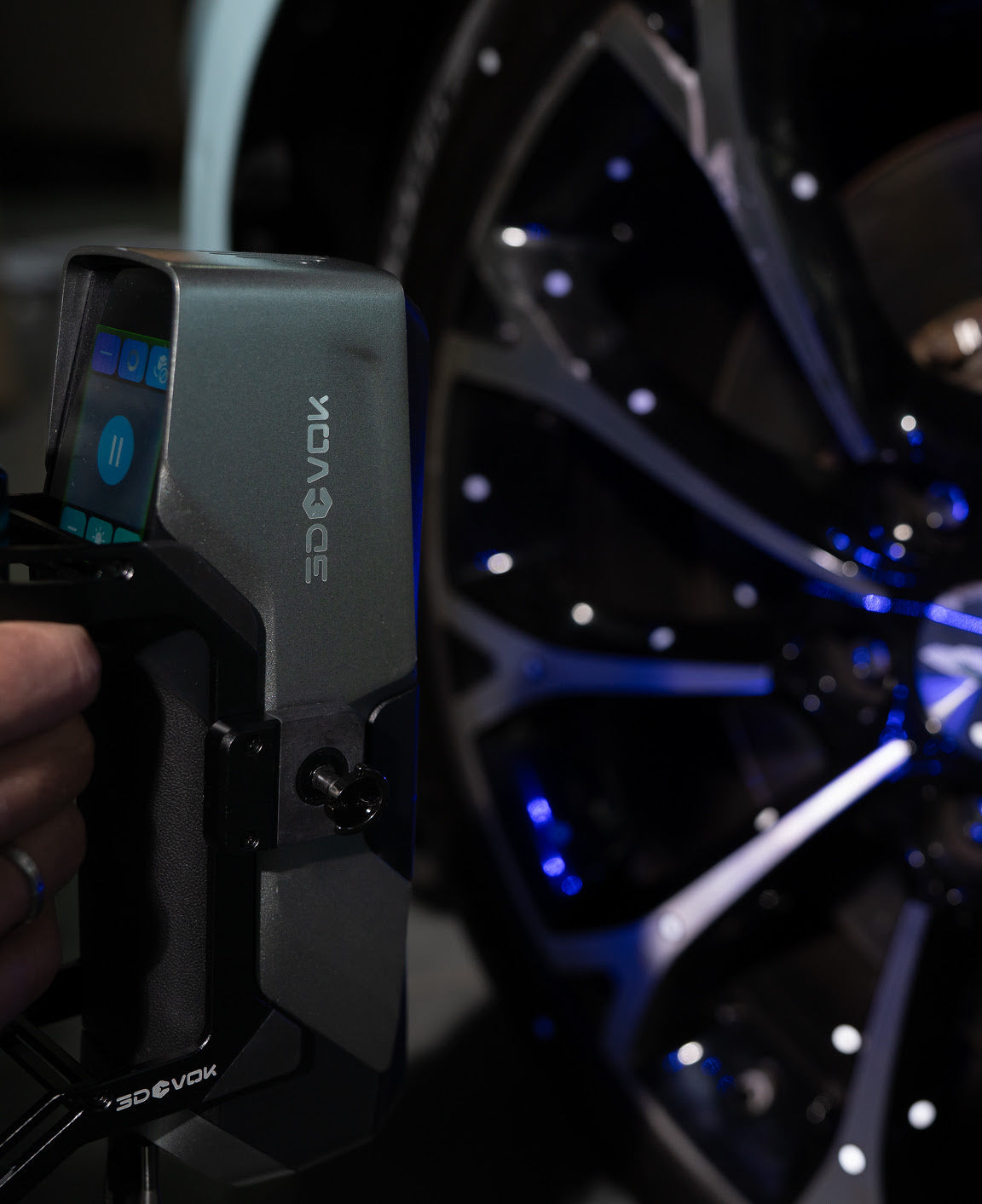 3DeVOK MT Gen2 scanning a car wheel for accuracy
