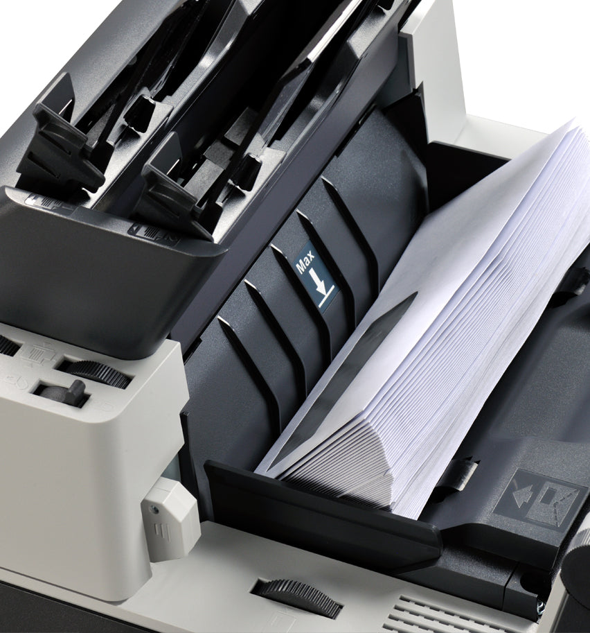 Finished envelopes in the Intimus TSI-2.5 S catch tray